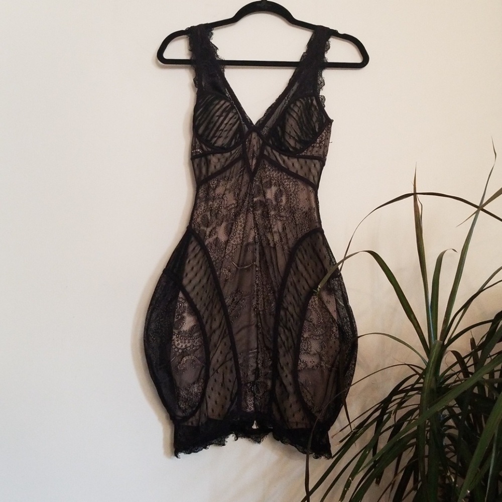 Babe lace dress
